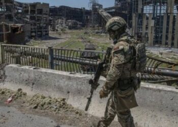 Росіяни масово зводять оборонні споруди на в'їзді до Маріуполя