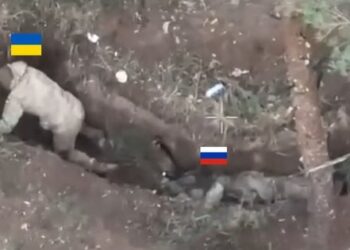 Українські десантники за допомогою дрона врятували полоненого