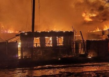 У Харкові після російської атаки на нафтобазу забруднено 10 тис. м² землі