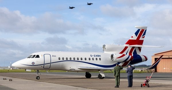 Росія глушила сигнал на літаку міністра оборони Великої Британії, – Reuters