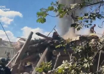 Росіяни атакували ракетами житловий сектор Кривого Рогу, є загиблі та поранені (фото, відео)