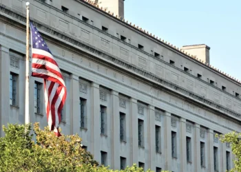 Два росіянина в США зізналися у поставках електроніки для російської зброї