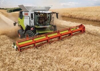 На Сумщині росіяни атакували дроном комбайн під час збору врожаю