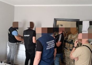 18-річного жителя Хмельниччини затримали за організацію підпалів автомобілів ЗСУ