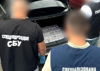 У Хмельницькому 25-річного офіцера ТЦК затримали на хабарі від військовозобов’язаного