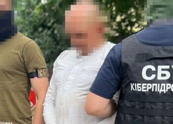 У Миколаєві рецидивіст під виглядом кур'єра доставки шпигував за морпіхами ЗСУ