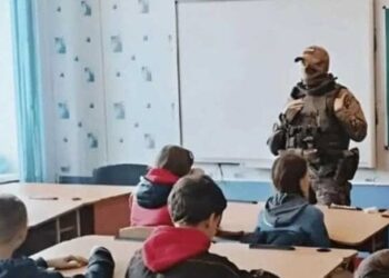 На окупованій Луганщині старшокласників агітують підписувати контракт з російською армією