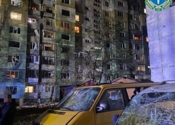 Росіяни влучили балістичною ракетою в багатоповерхівку в Сумах, багато загиблих та поранених