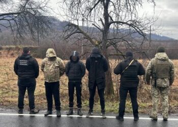 На Закарпатті ухилянти намагалися втекти за кордон під виглядом траурного кортежу (фото)