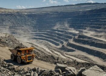 Власник та директорка австрійської компанії допомагали Росії вивозити титан з України