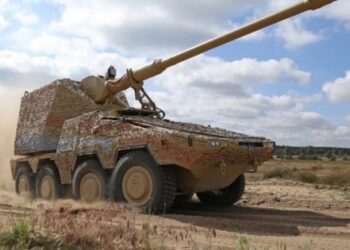 Німеччина передала українським військовим унікальну колісну гаубицю RCH 155
