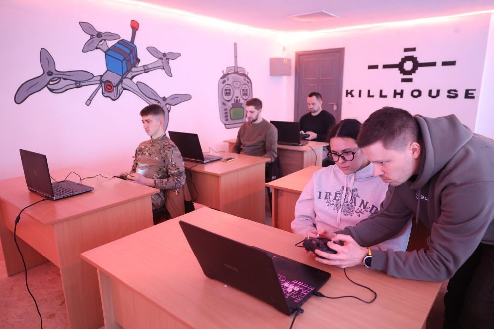 Vzdelávanie má teoretickú a praktickú časť (foto Roman Baluk)