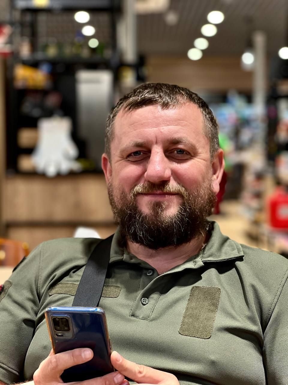 Dmytro je veliteľom zásobovacej a nakladacej roty kombinovanej jednotky, ktorá dodáva palivo do jedného zo smerov frontu na východe